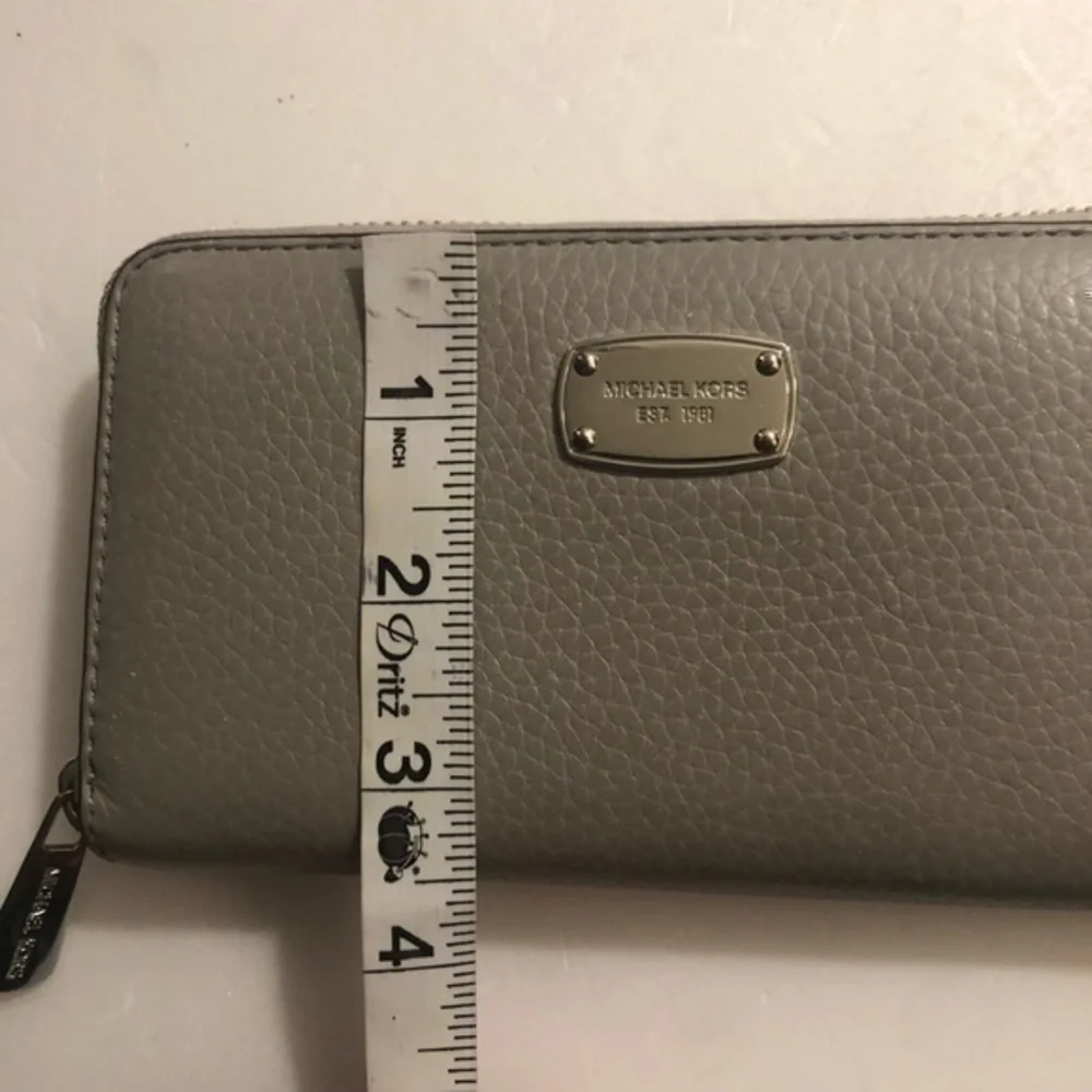 Michael kors gray leather zipper clutch wallet
